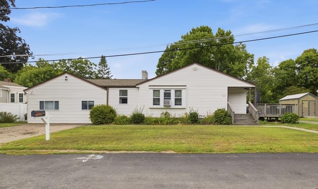 4-bed Single Family at 1075 W Elm St Extension, Brockton