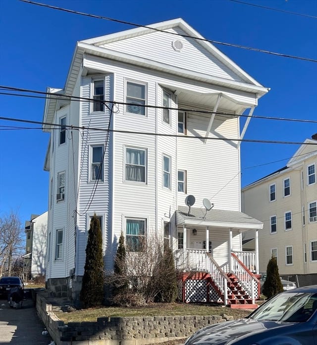 8-bed Multi-Family at 9-1/2 Bourne St, Worcester