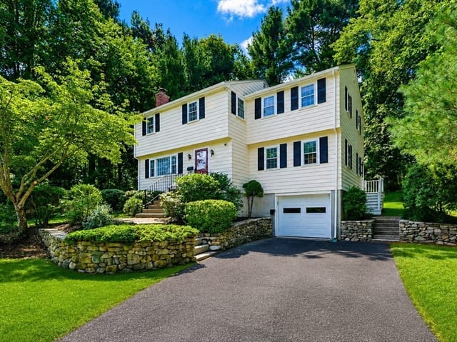 4-bed Single Family at 7 Cheryl Dr, Foxboro