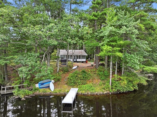 4-bed Single Family at 99 Lakeshore Drive, Spencer
