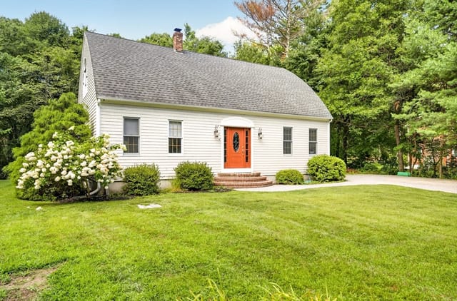 3-bed Single Family at 32 Slades Farm Ln, Dartmouth
