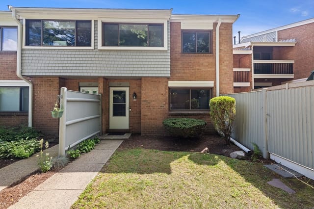 2-bed Condo at 164 Greenbrook Dr # 164, Stoughton