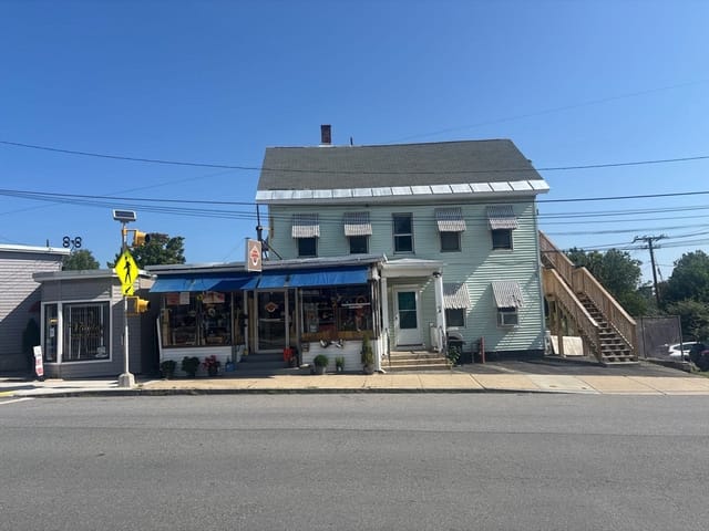 5-bed Multi-Family at 54-56 Mechanic St, Leominster