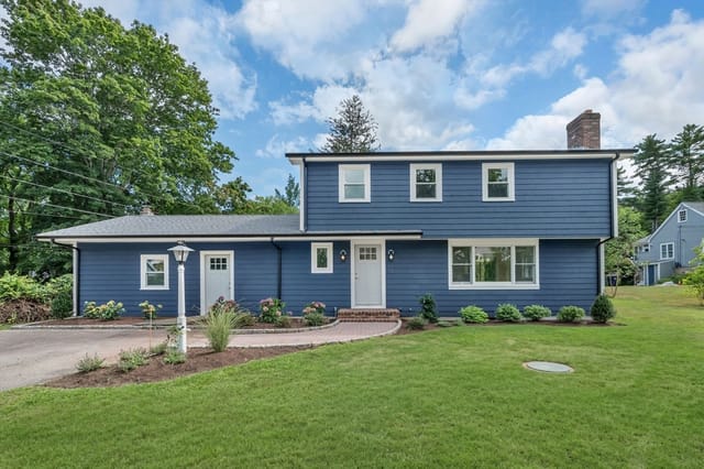 4-bed Single Family at 10 Briggs Ln, Marion