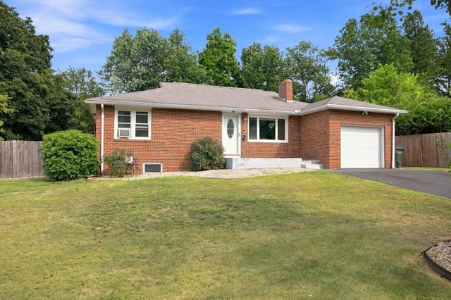 3-bed Single Family at 63 Martel Rd, Springfield