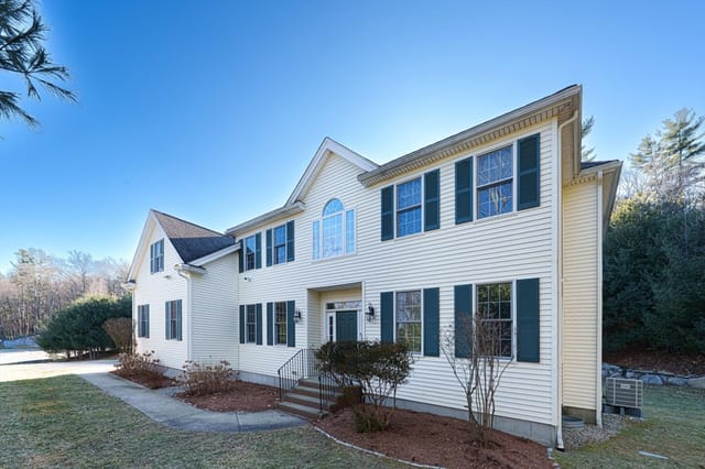 4-bed Single Family at 300 Crownshield Avenue, Uxbridge