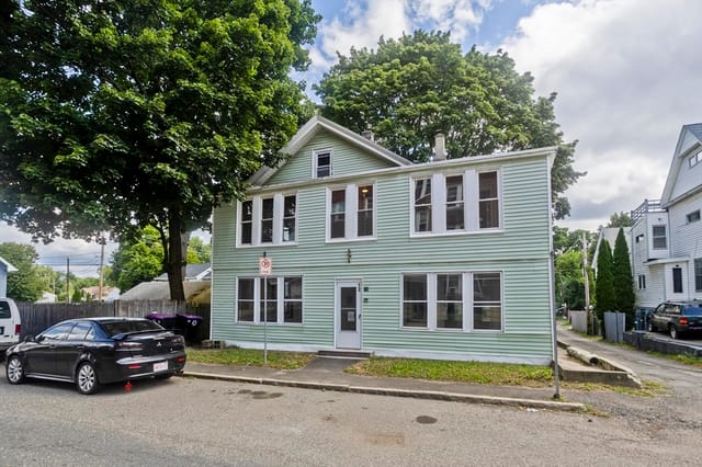 Multifamiliar de 6 habitaciones en 12 School St., Holyoke