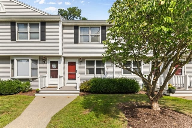 2-bed Condo at 162 Oak St # 9, Taunton