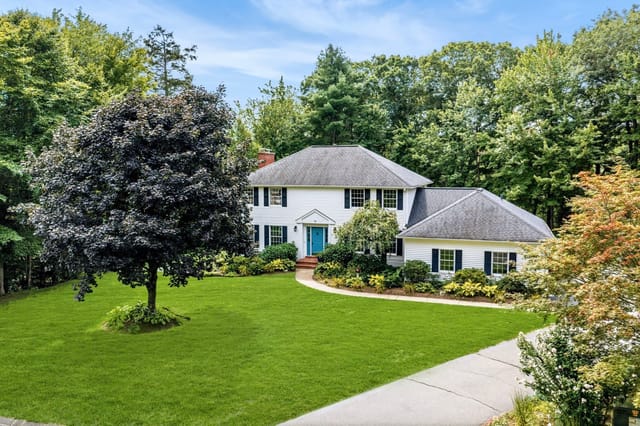 4-bed Single Family at 28 Ashley Cir, Easthampton