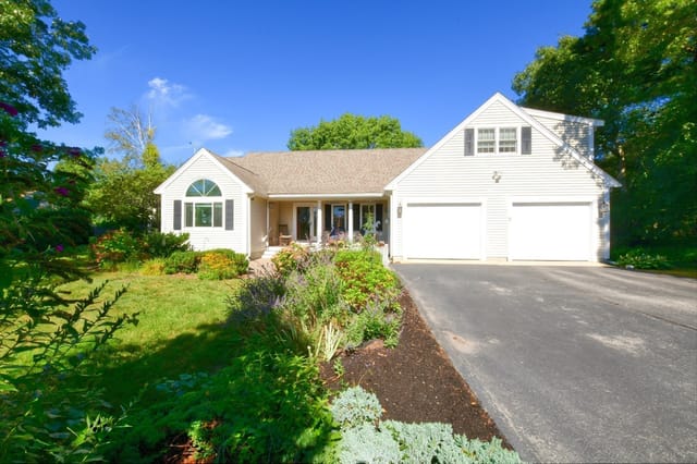 4-bed Single Family at 5 Luigi Ave, Bourne