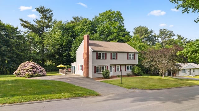 5-bed Single Family at 16 Mars Dr, Shrewsbury