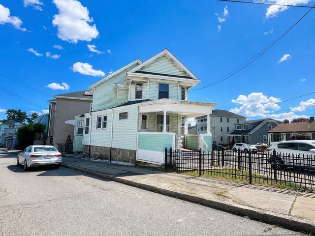 3-bed Single Family at 2018 Pleasant St, Fall River