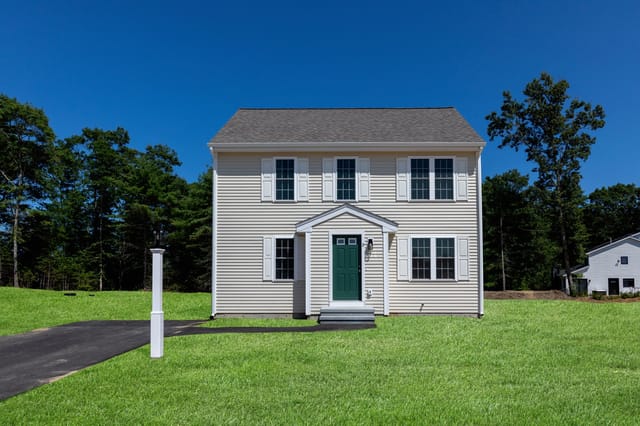 3-bed Single Family at 8 Bumblebee Dr., Plymouth