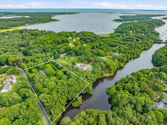 4-bed Single Family at 204 Waquoit Hwy, Falmouth