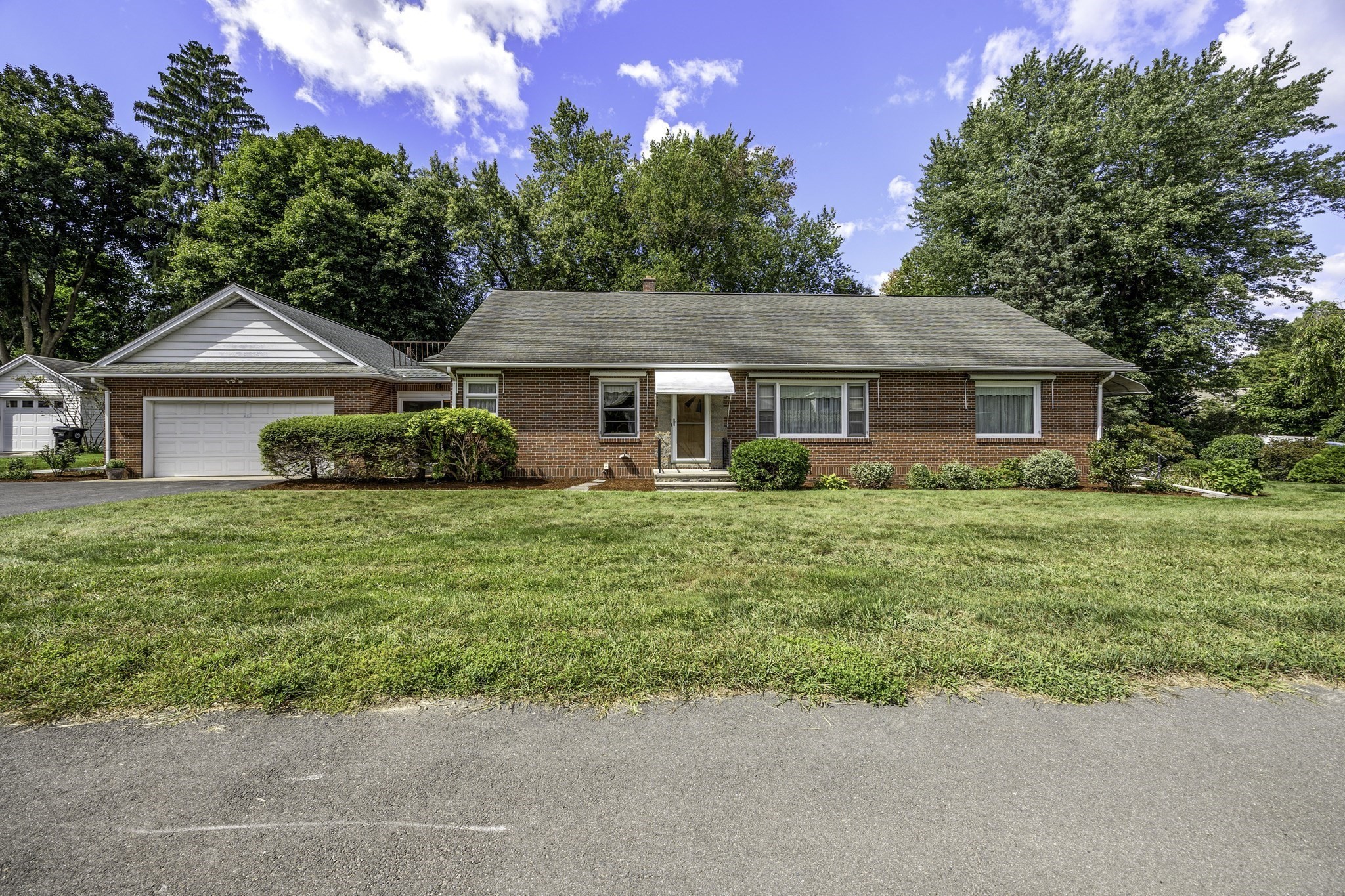 Multifamiliar de 4 quartos em 538 Newton Street, South Hadley