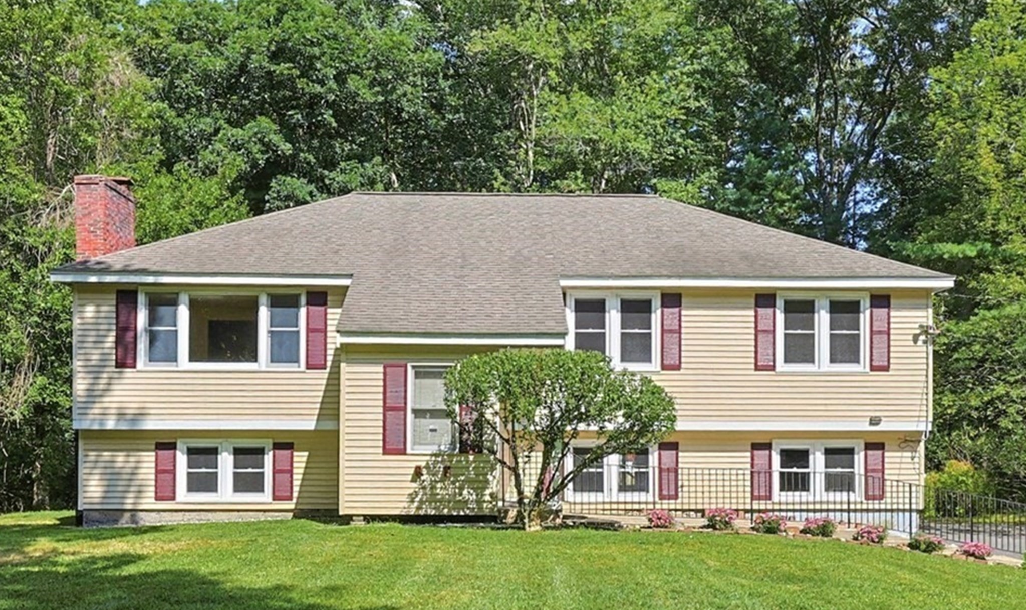 Casa Unifamiliar de 4 habitaciones en 109 Davis Road, Bedford