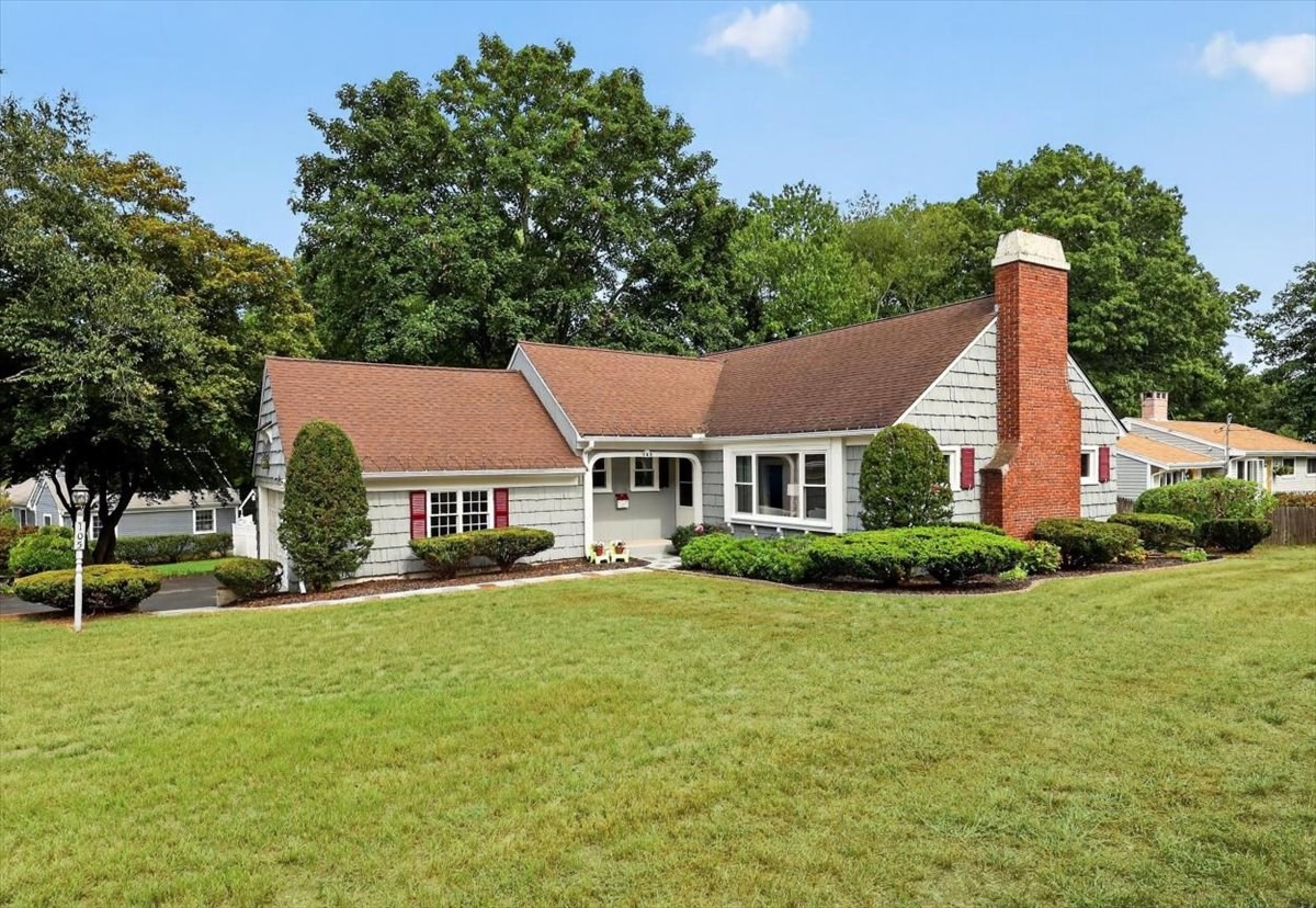 Casa Unifamiliar de 2 quartos em 105 Whiting Street, Hingham