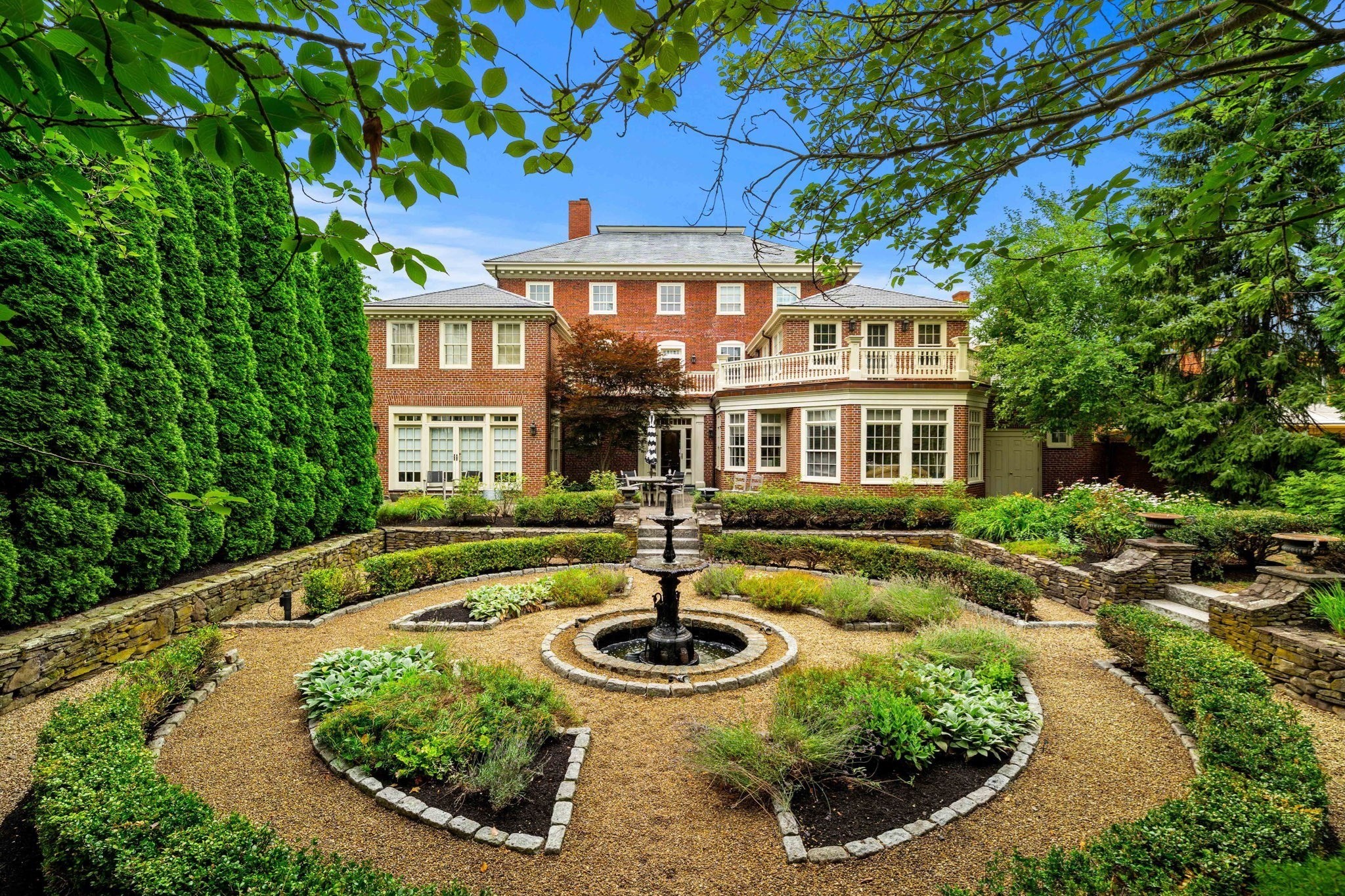 6-bed Single Family at 19 Federal St, Newburyport