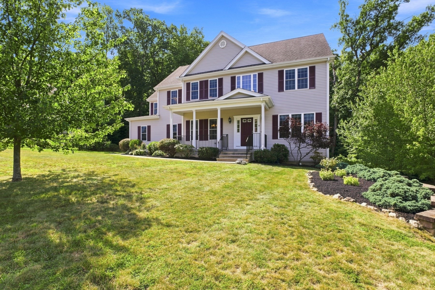 4-bed Single Family at 9 Forbes Rd, Hudson