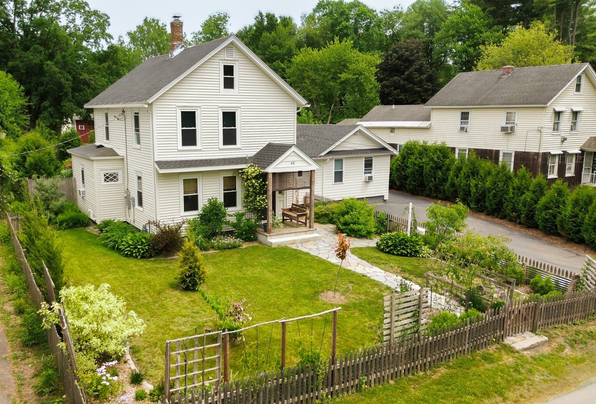 4-bed Single Family at 42 Bliss, Northampton