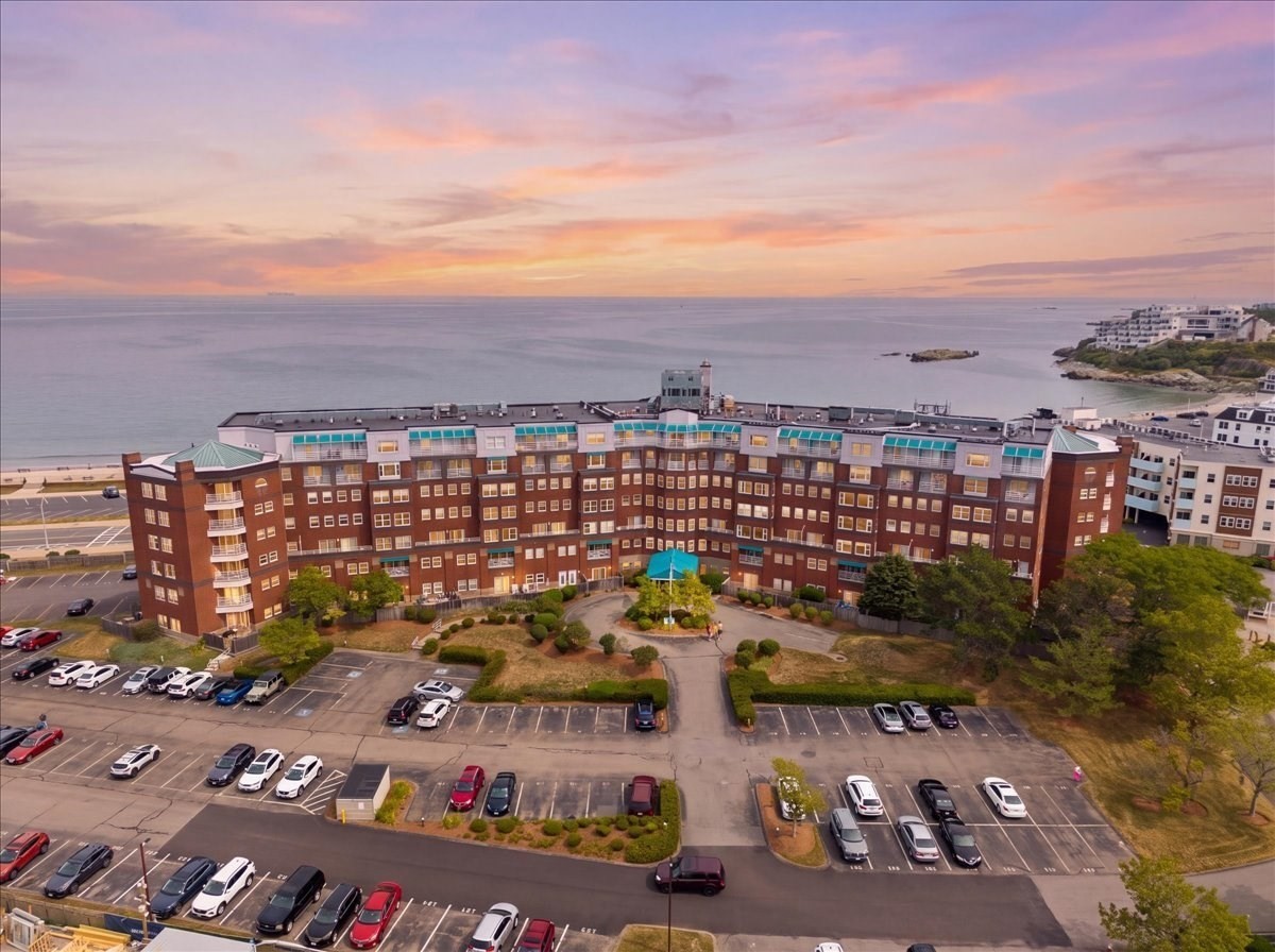 2-bed Condo at 9 Park Ave. # 707, Hull