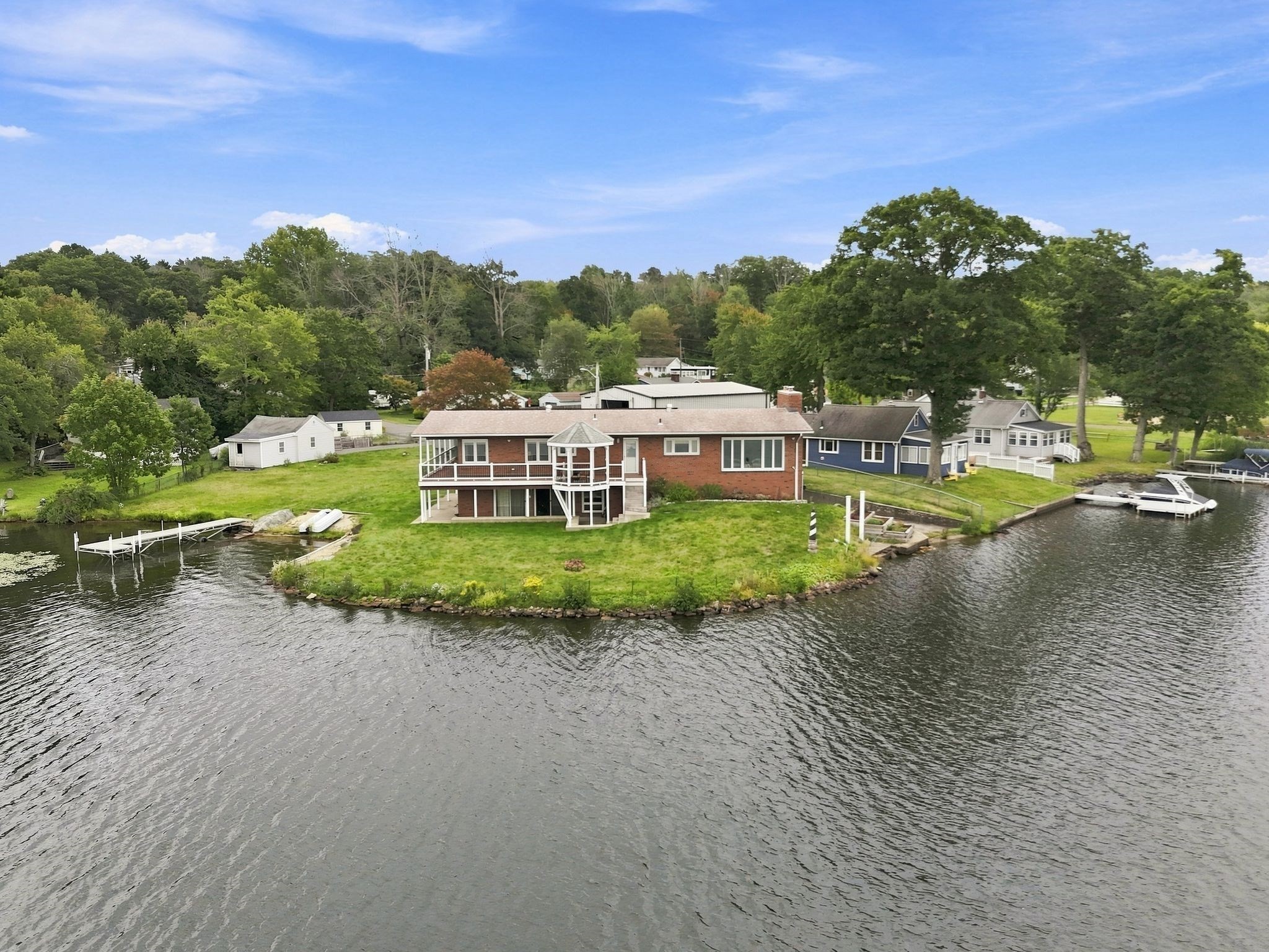 Casa Unifamiliar de 3 quartos em 29 Lake Shore Drive, Wales