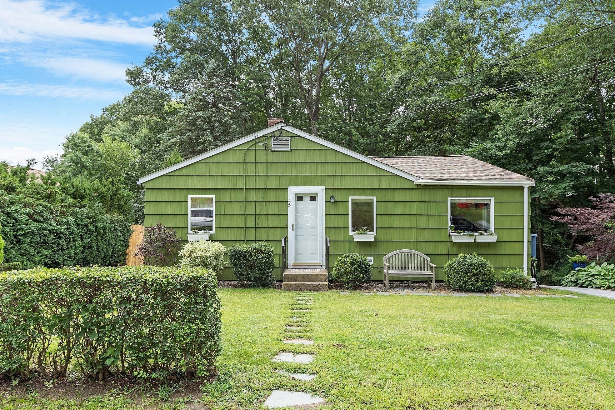 2-bed Single Family at 45 Lakeshore Dr, Hudson