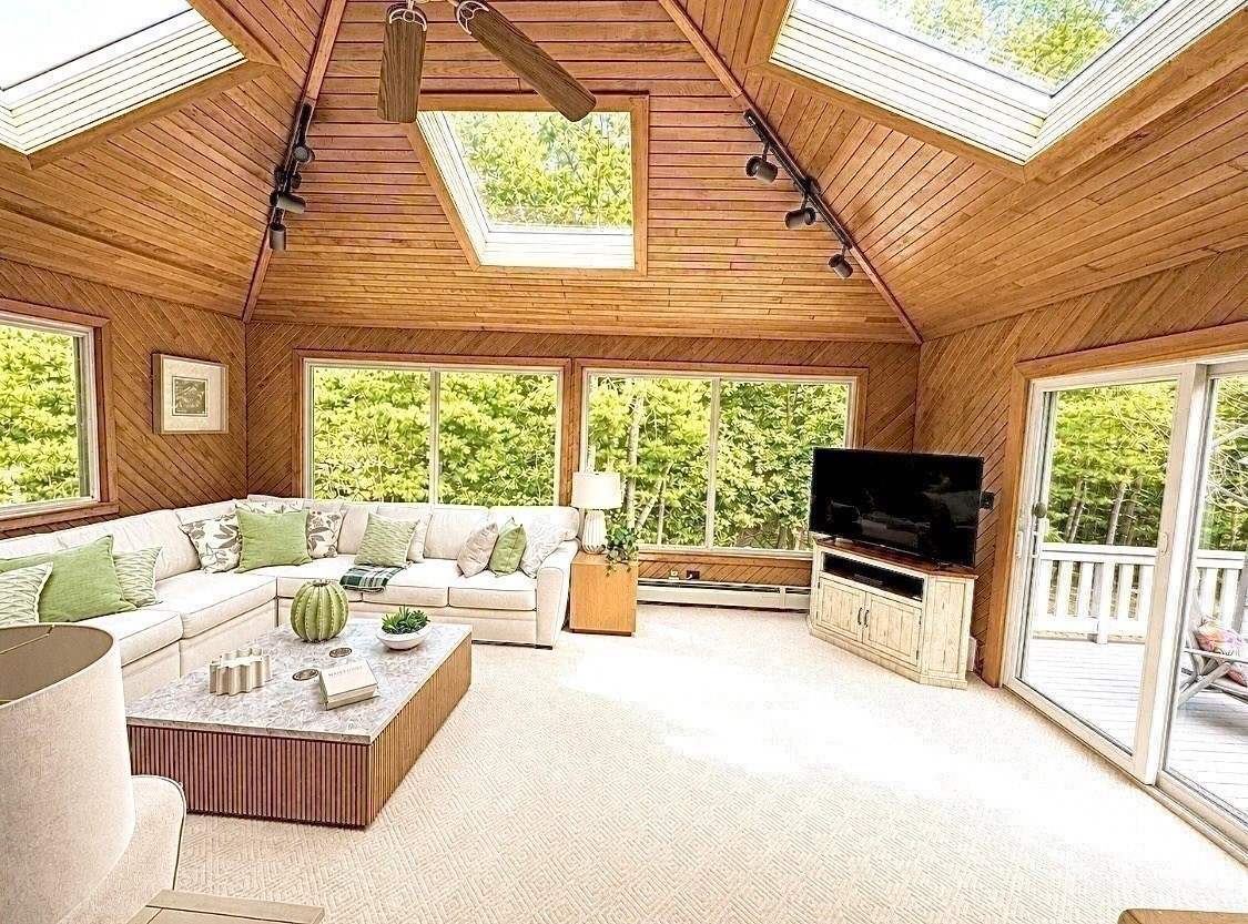 4-bed Single Family at 18 Lido, Bedford