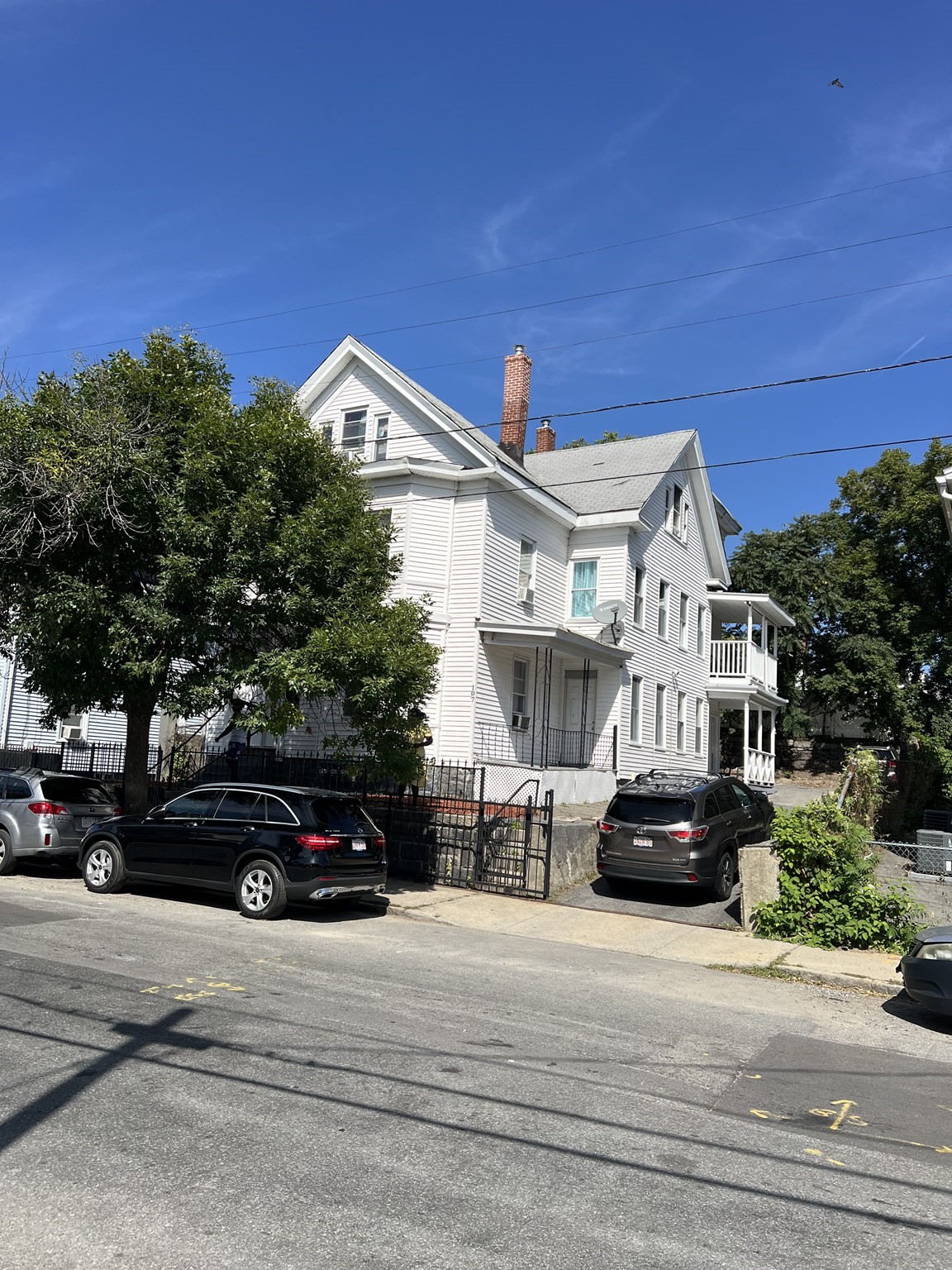 Multifamiliar de 9 habitaciones en 107 Oxford Street, Lawrence