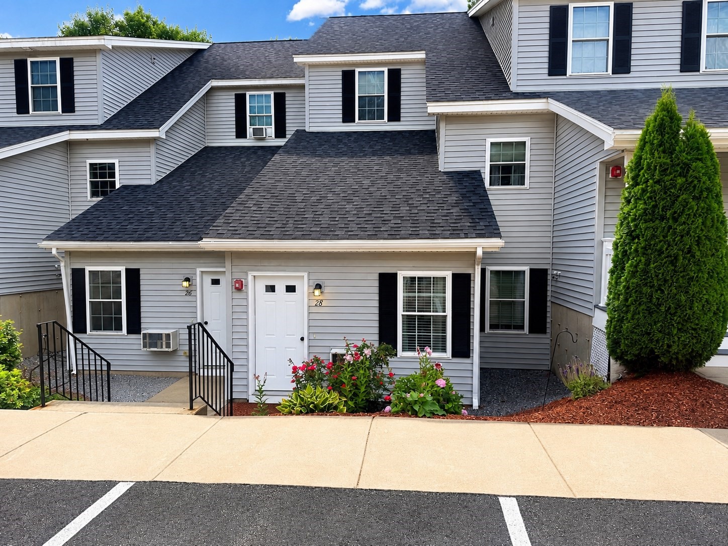 Condomínio de 2 quartos em 28 Mcgillen Drive # 28, Leominster