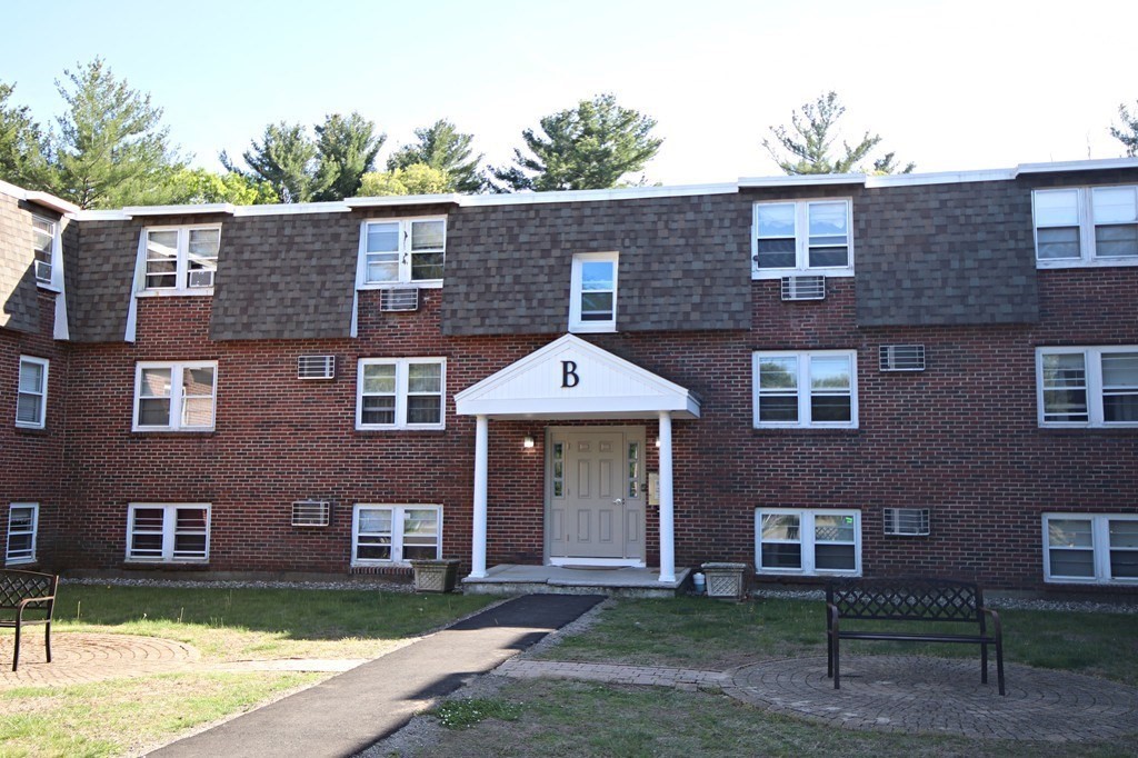 Condominio de 1 habitaciones en 870 Haverhill St # 3B, Rowley