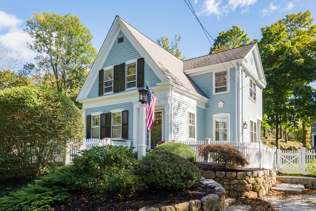 Casa Unifamiliar de 4 quartos em 380 Beechwood St, Cohasset