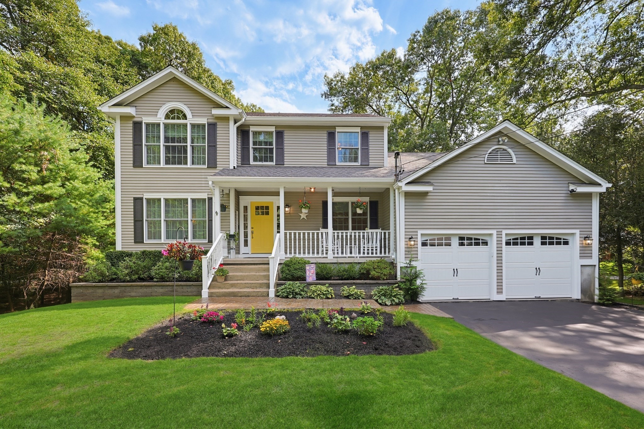 3-bed Single Family at 125 Walker St, Seekonk