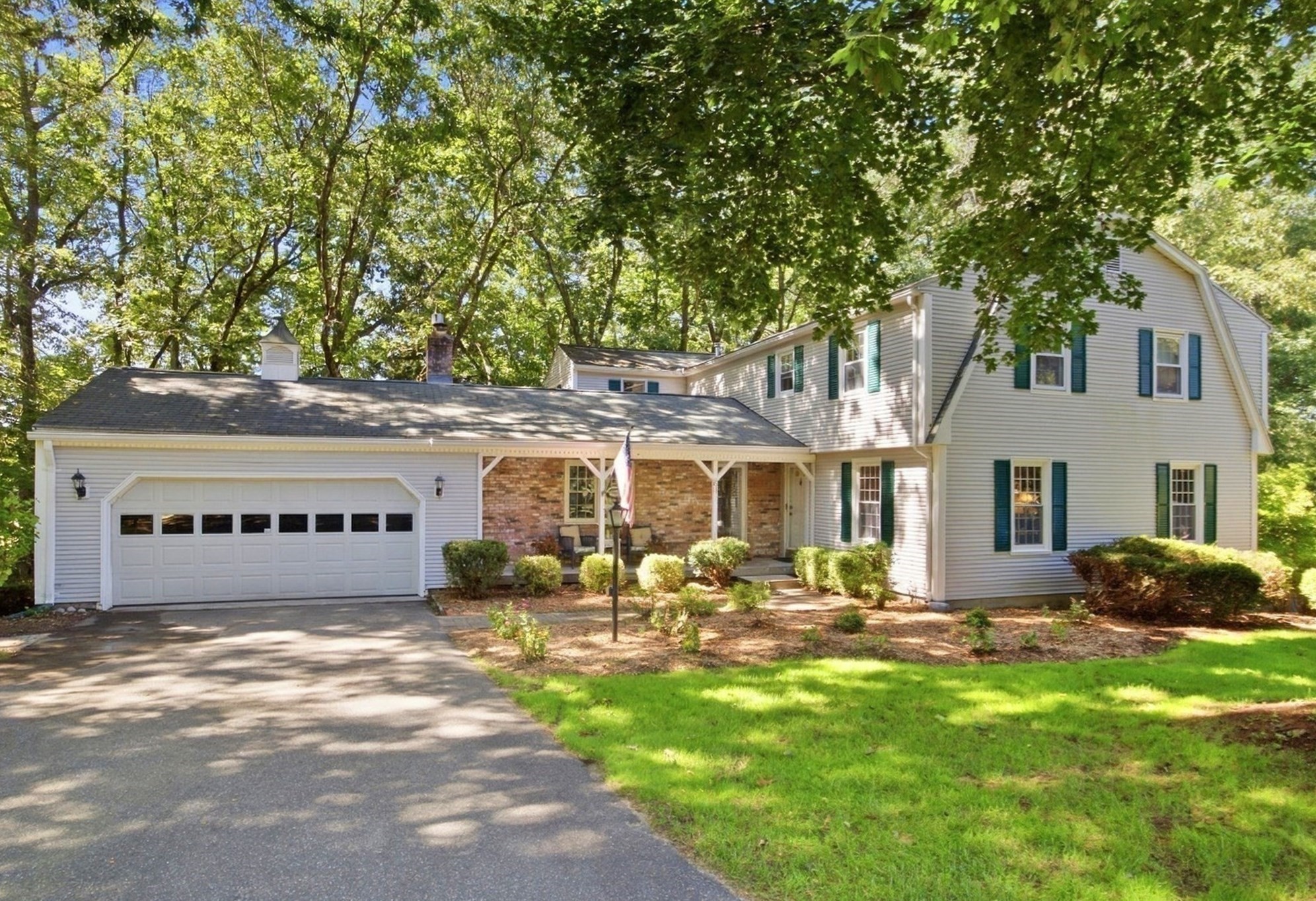 4-bed Single Family at 64 Cambridge Cir, Longmeadow
