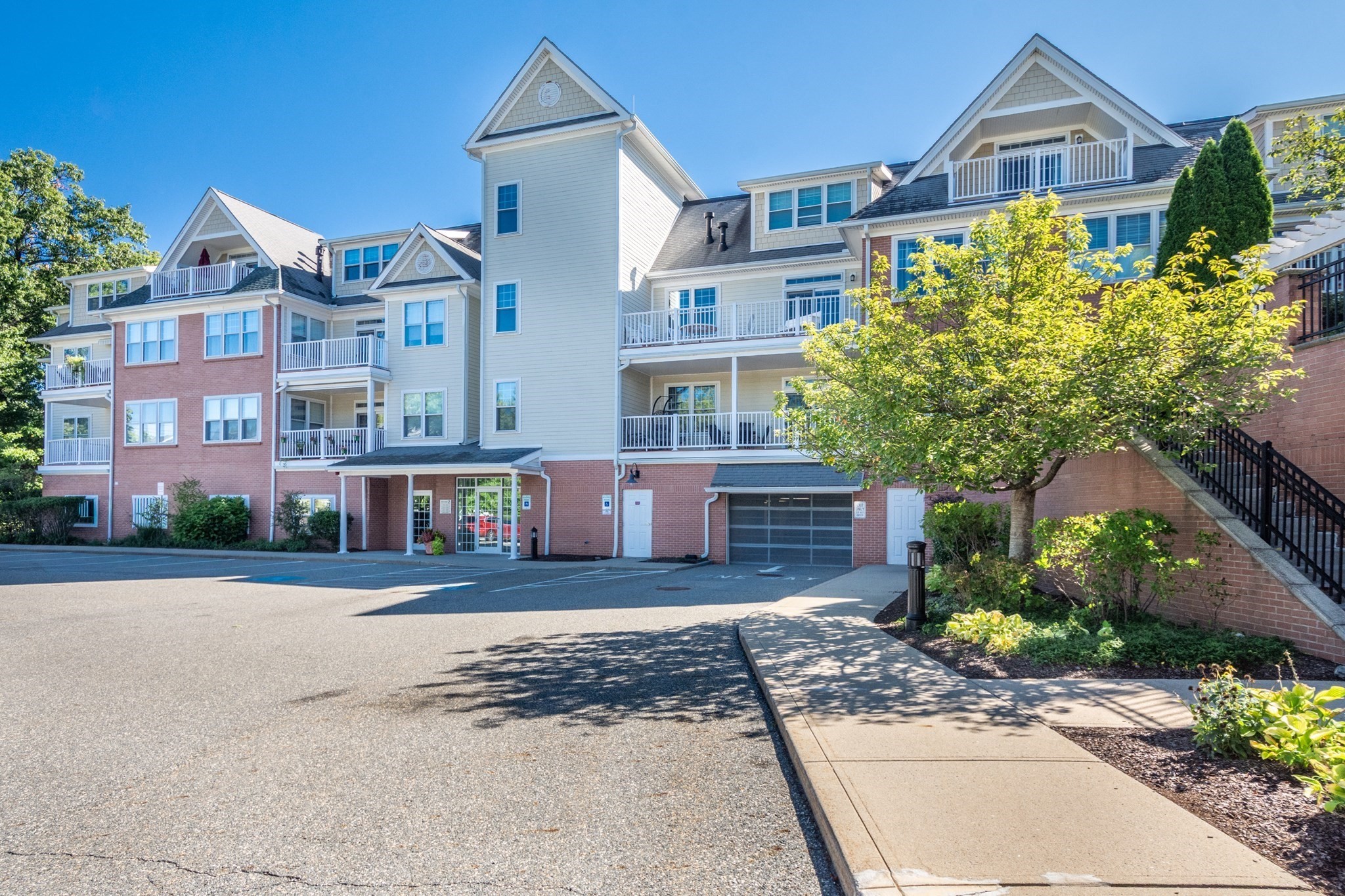3-bed Condo at 95 Conant Street # 302, Concord