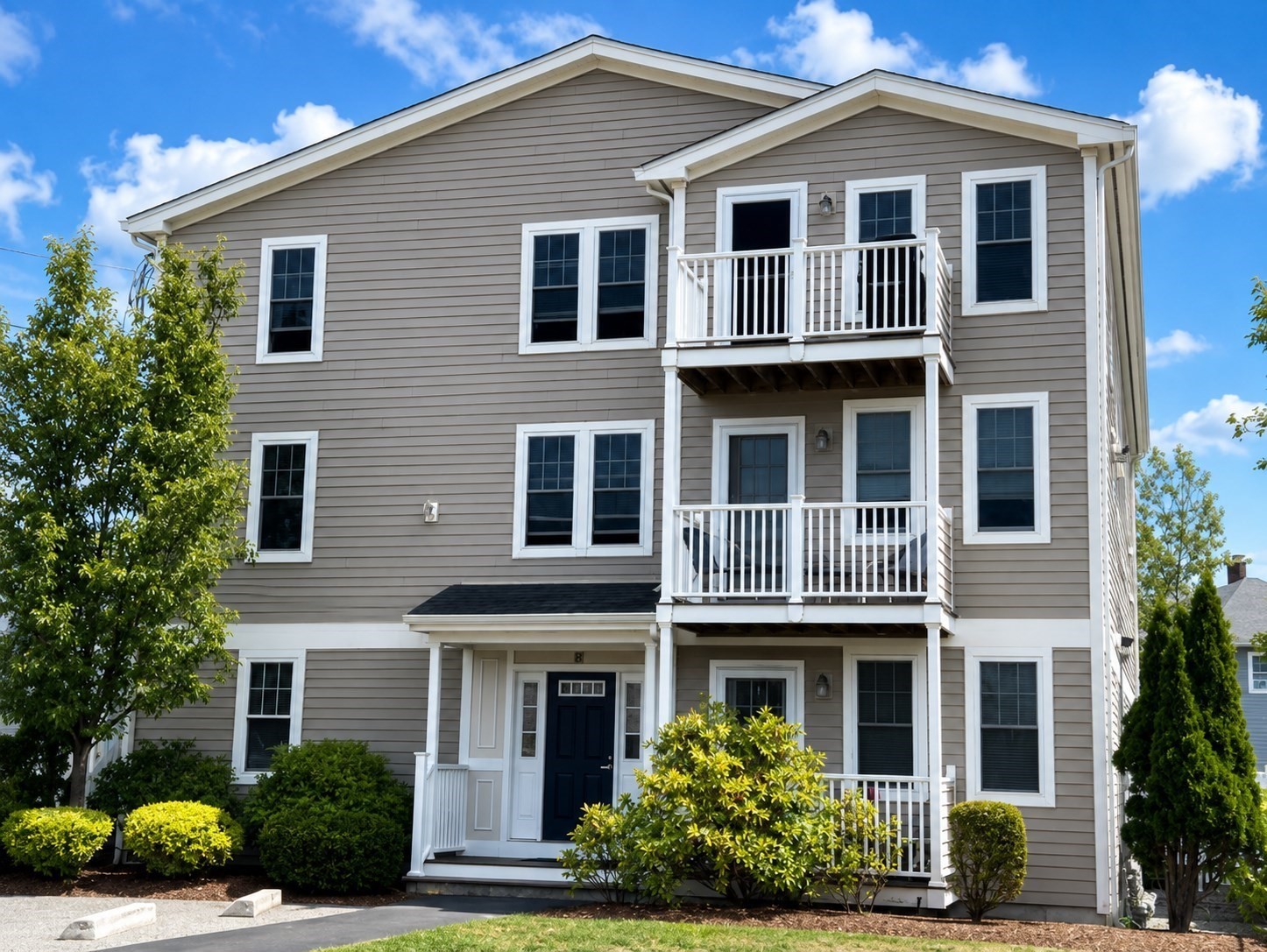 2-bed Condo at 10 Malta St # 7, Hull
