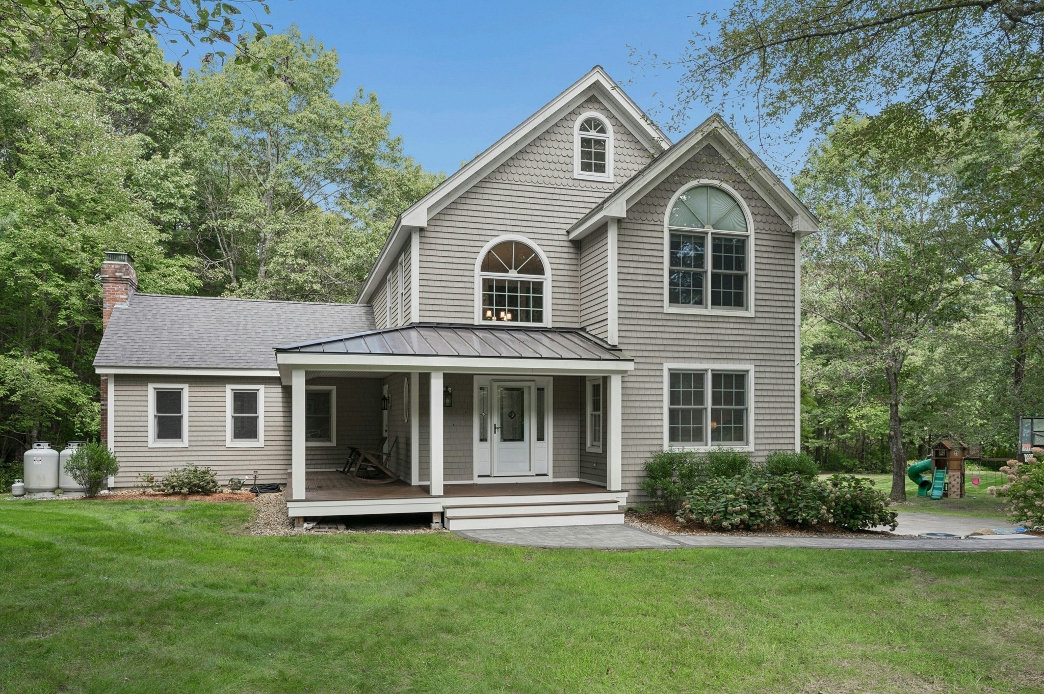 4-bed Single Family at 17 Panettieri Dr., Lakeville