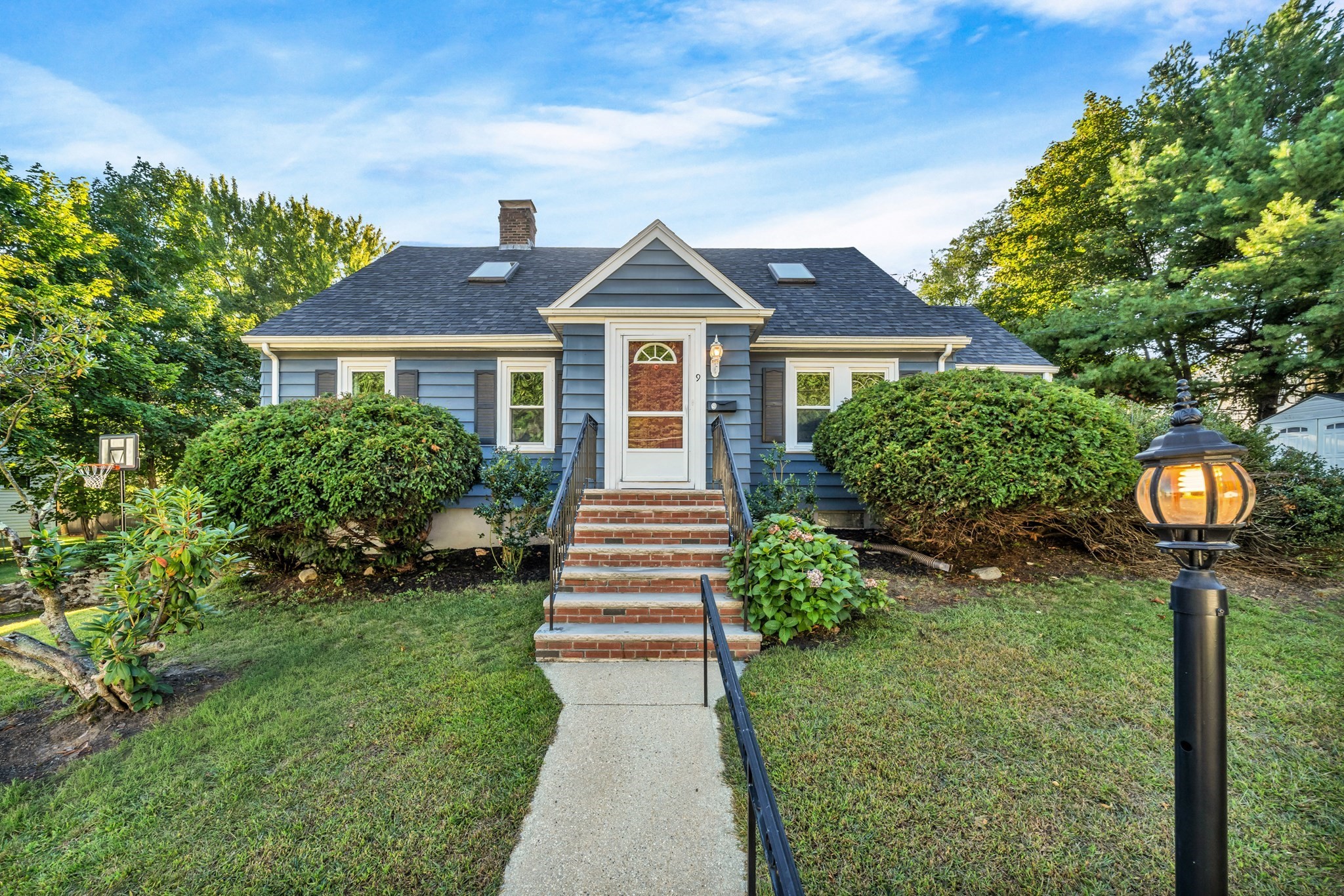4-bed Single Family at 9 Priscilla Ln, Winchester