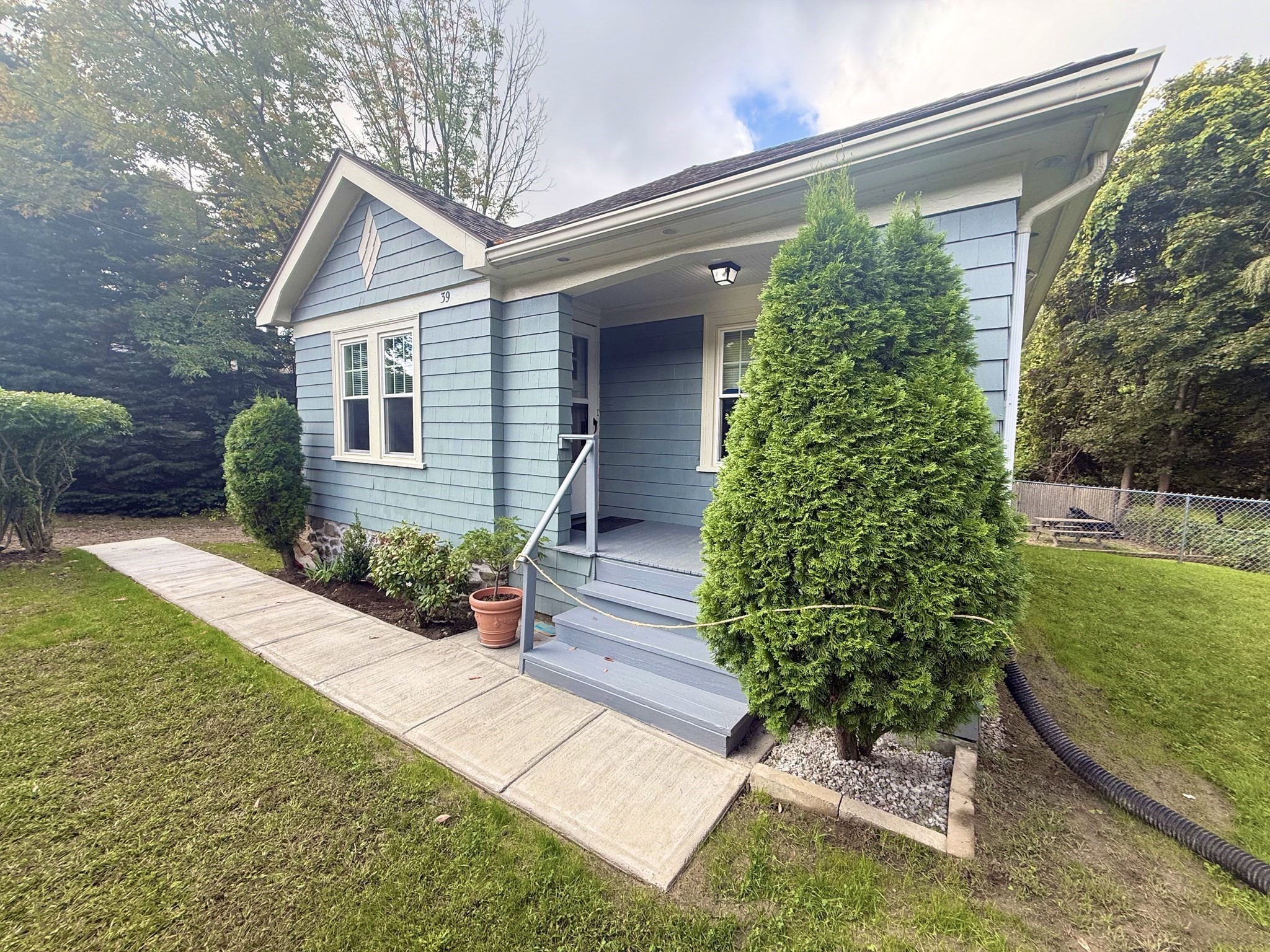 2-bed Single Family at 39 Main St, Sturbridge