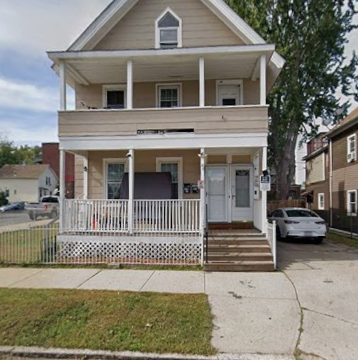Multifamiliar de 6 habitaciones en 79-81 Pine St, Holyoke