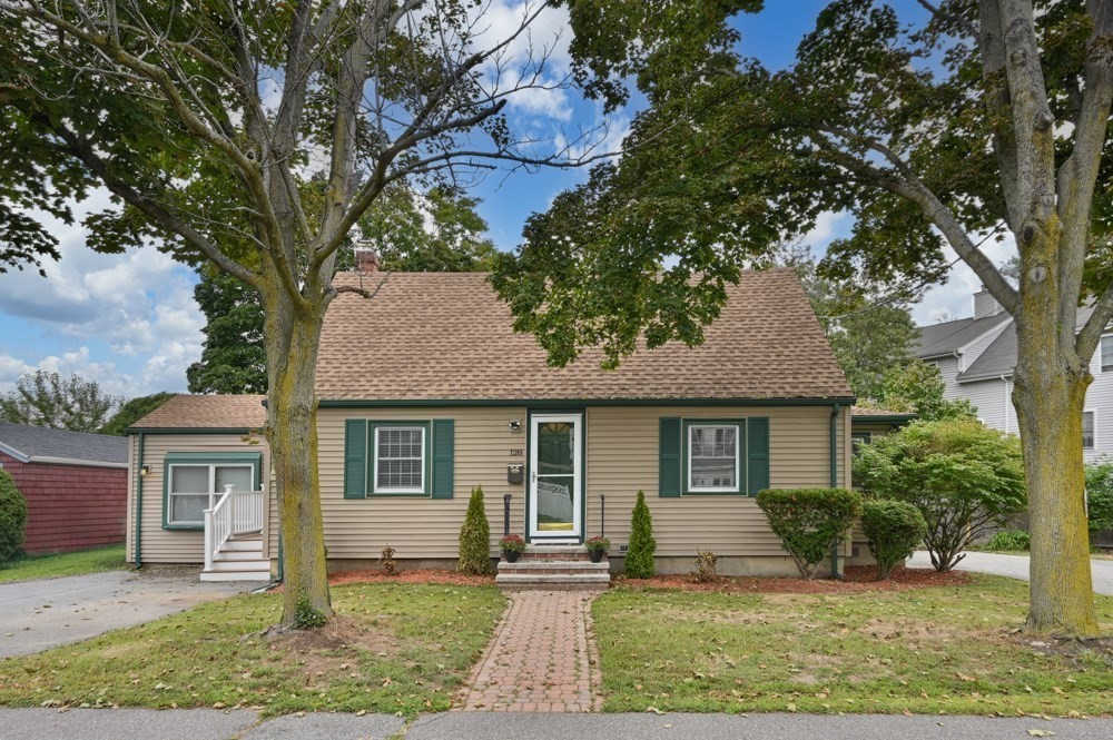 3-bed Single Family at 128 Collins St, Danvers