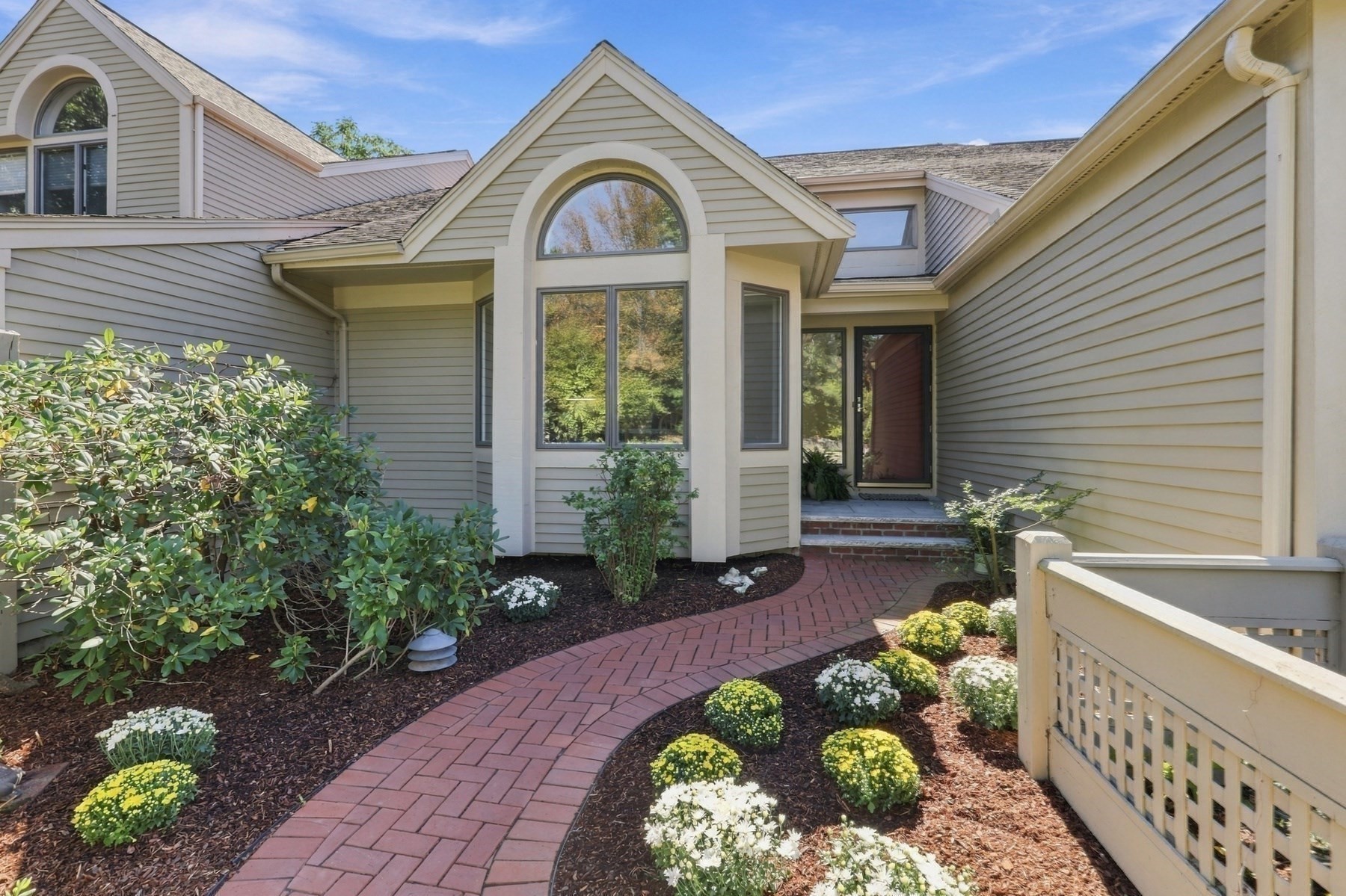 3-bed Condo at 7 Wainwright Rd. # 47, Winchester