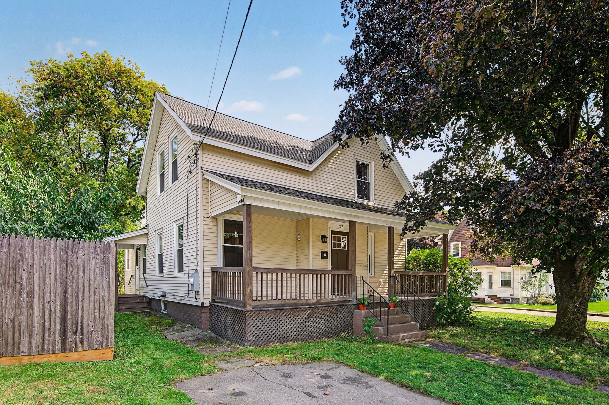 3-bed Single Family at 37 Elm St, Greenfield