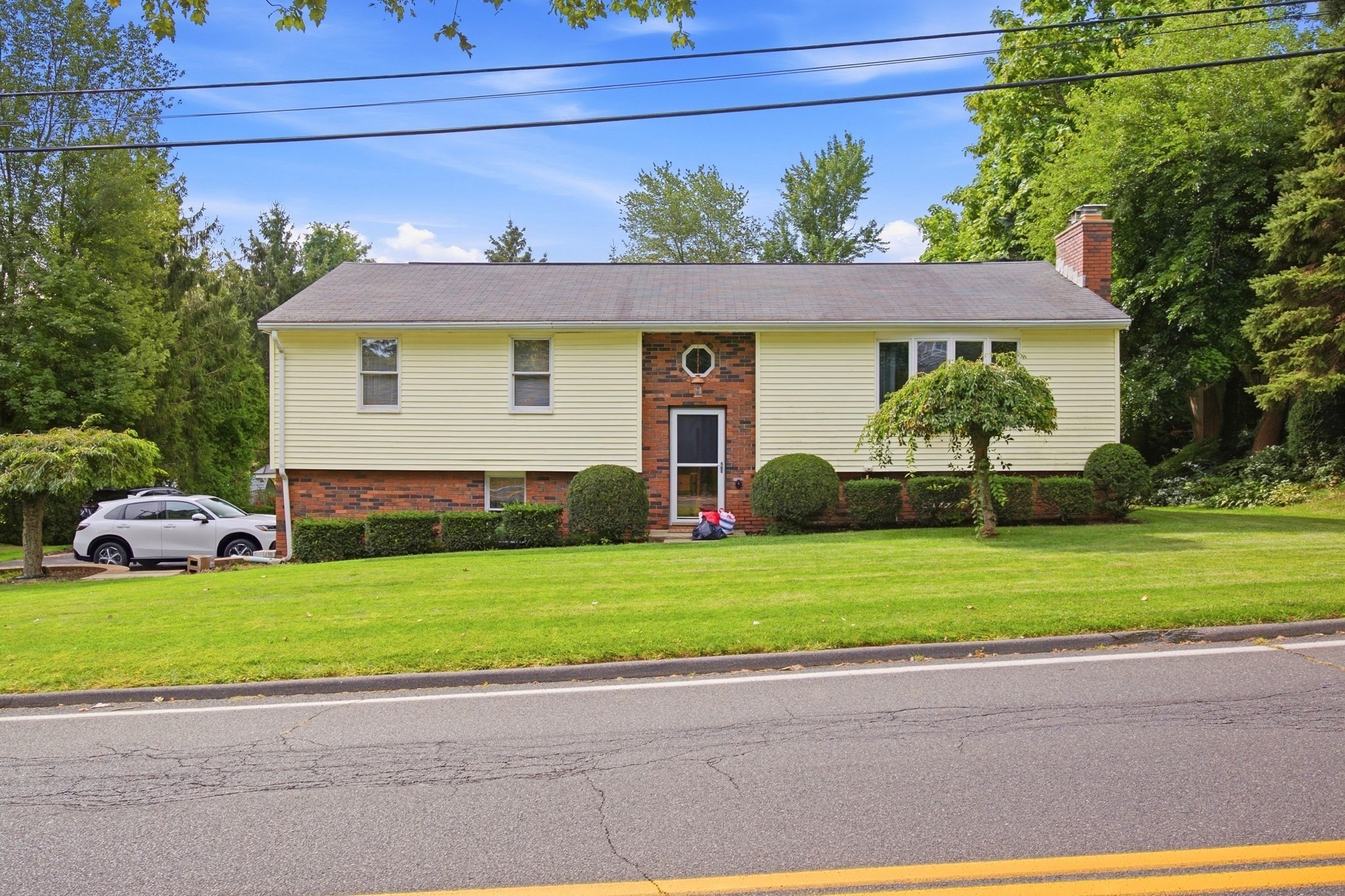 3-bed Single Family at 12 Kensington Ave, East Longmeadow