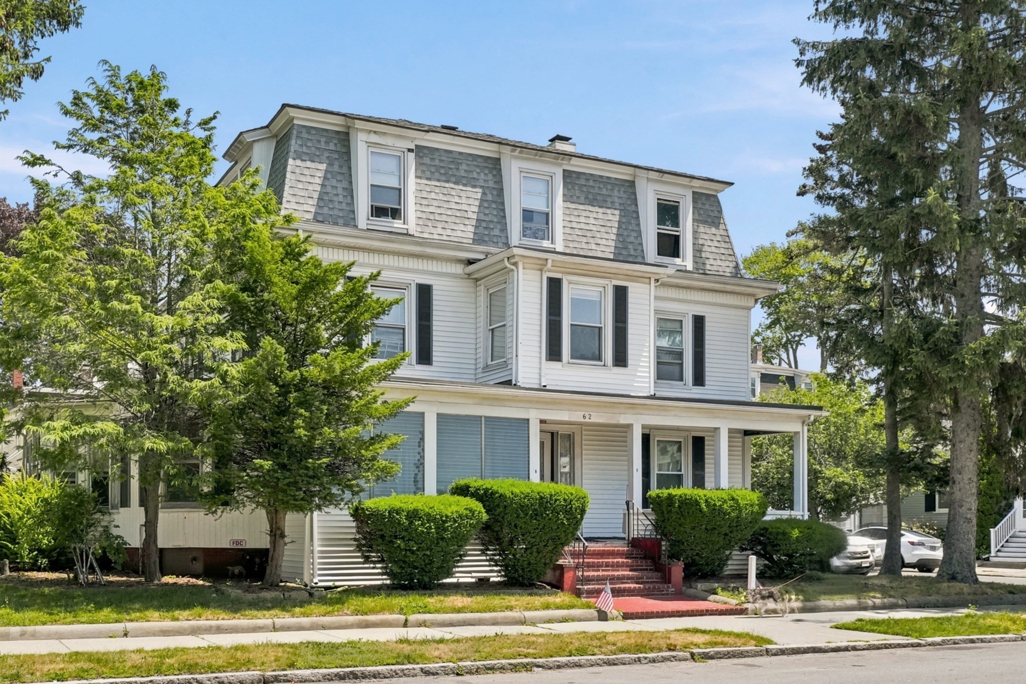 Multifamiliar de 12 habitaciones en 62 Nahant St., Lynn