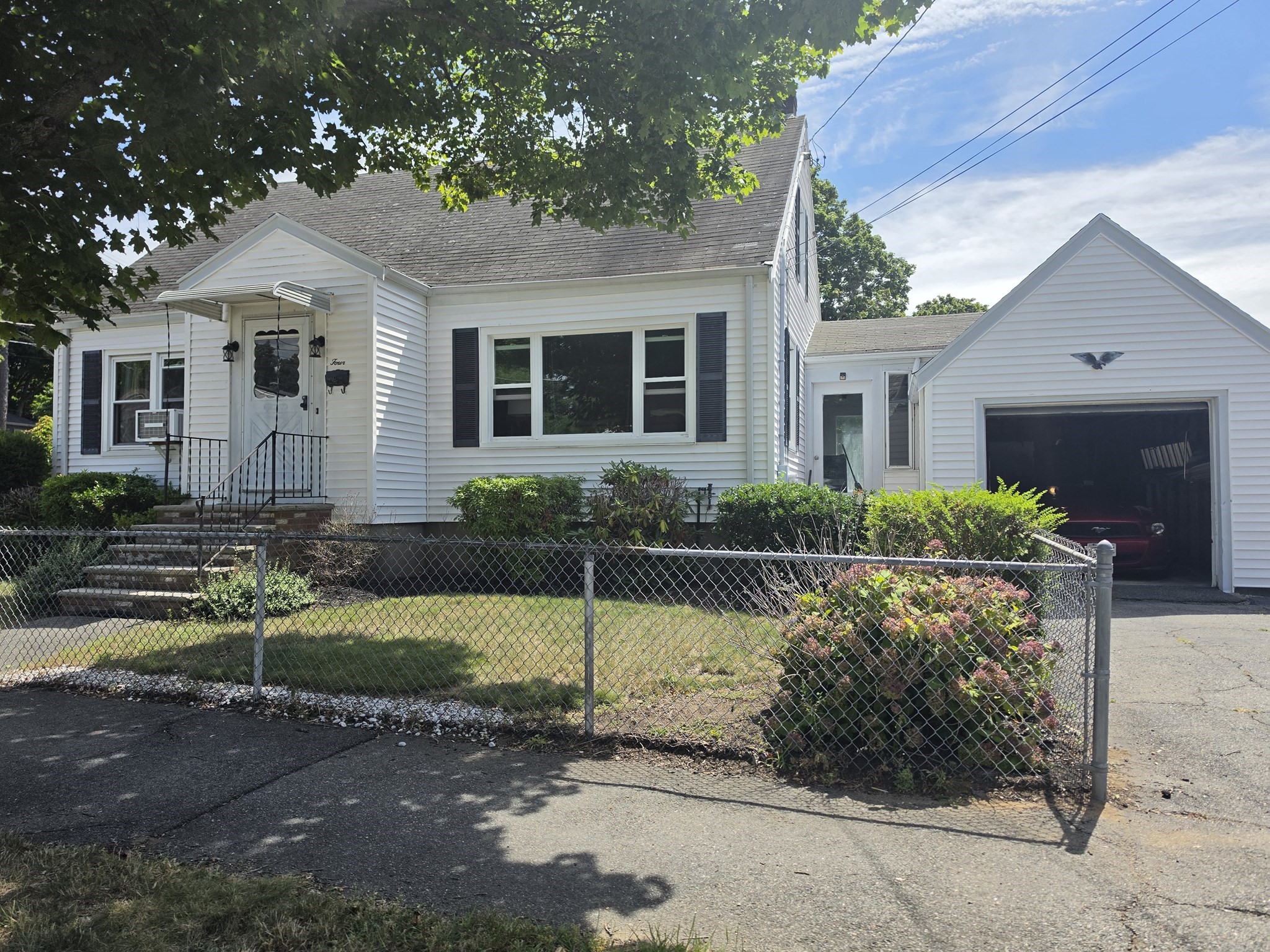 3-bed Single Family at 4 Edgemere Rd, Lynn