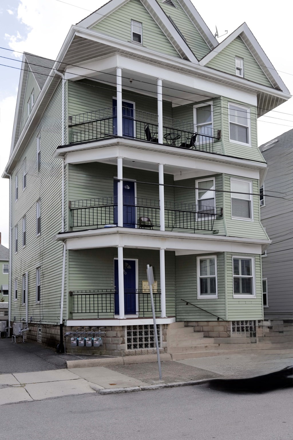 10-bed Multi-Family at 60 Briggs St, New Bedford