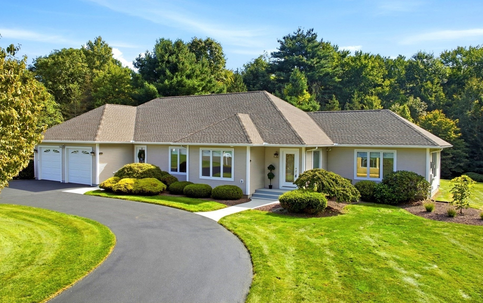 3-bed Single Family at 38 Deer Run Ter, East Longmeadow