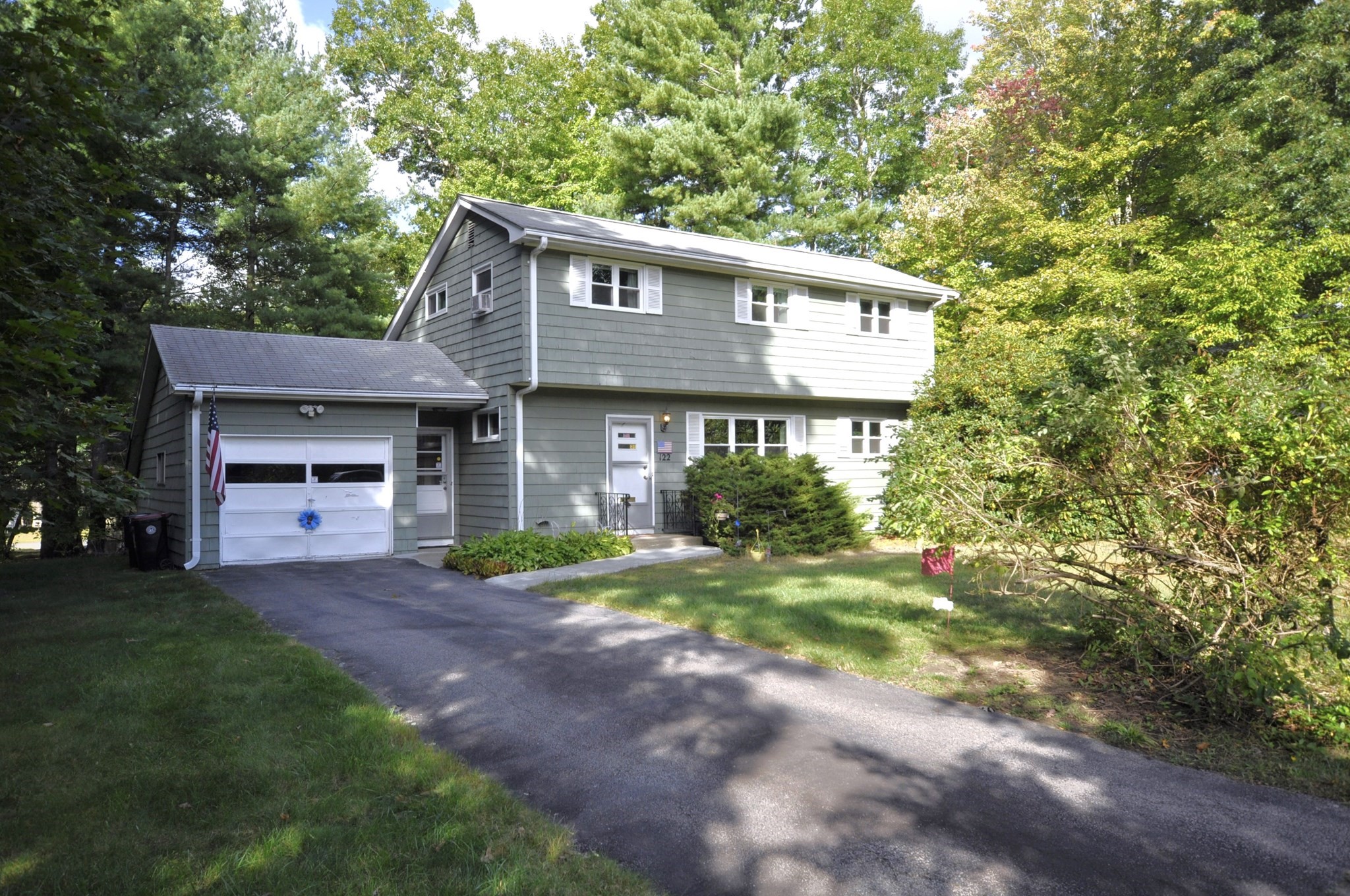 4-bed Single Family at 122 Sunset Dr, Brockton