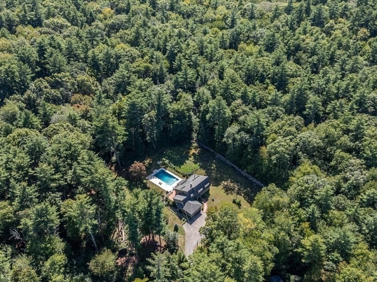 4-bed Single Family at 50 Highland St, Easton